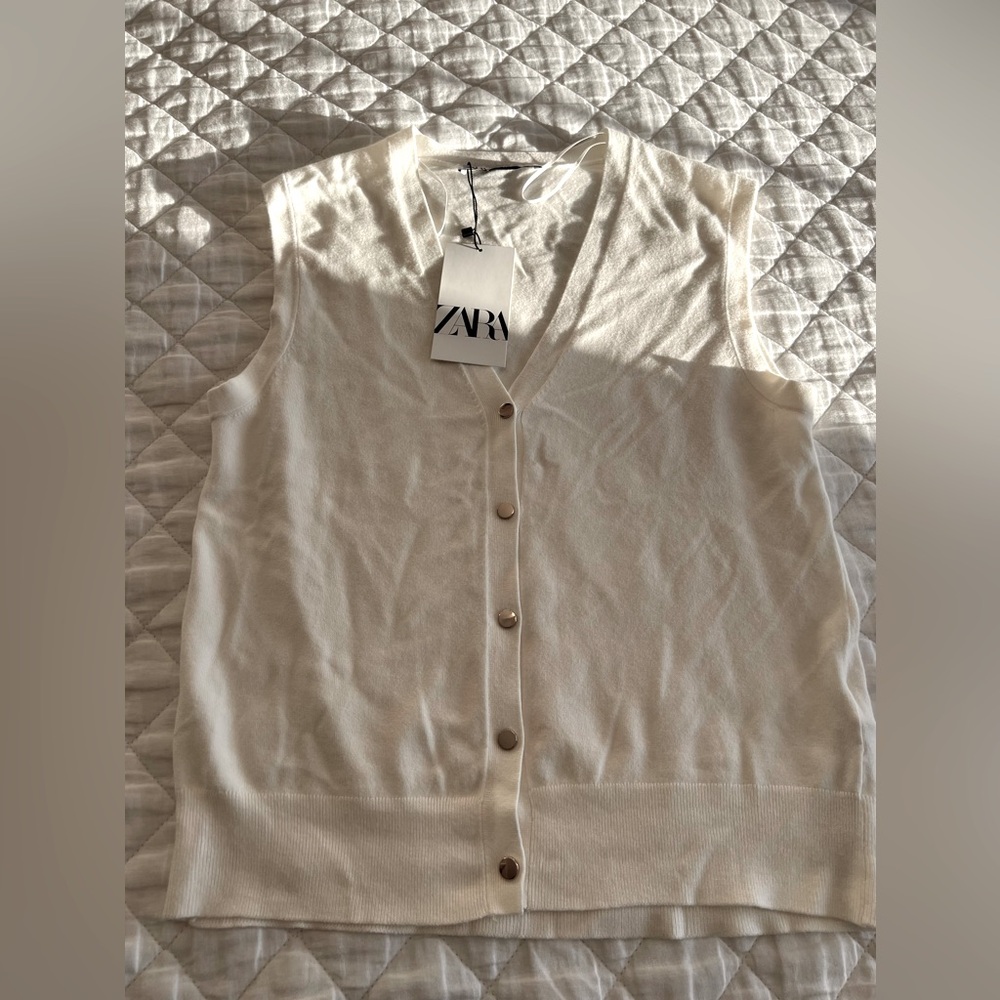NWT Zara vest size mediumm